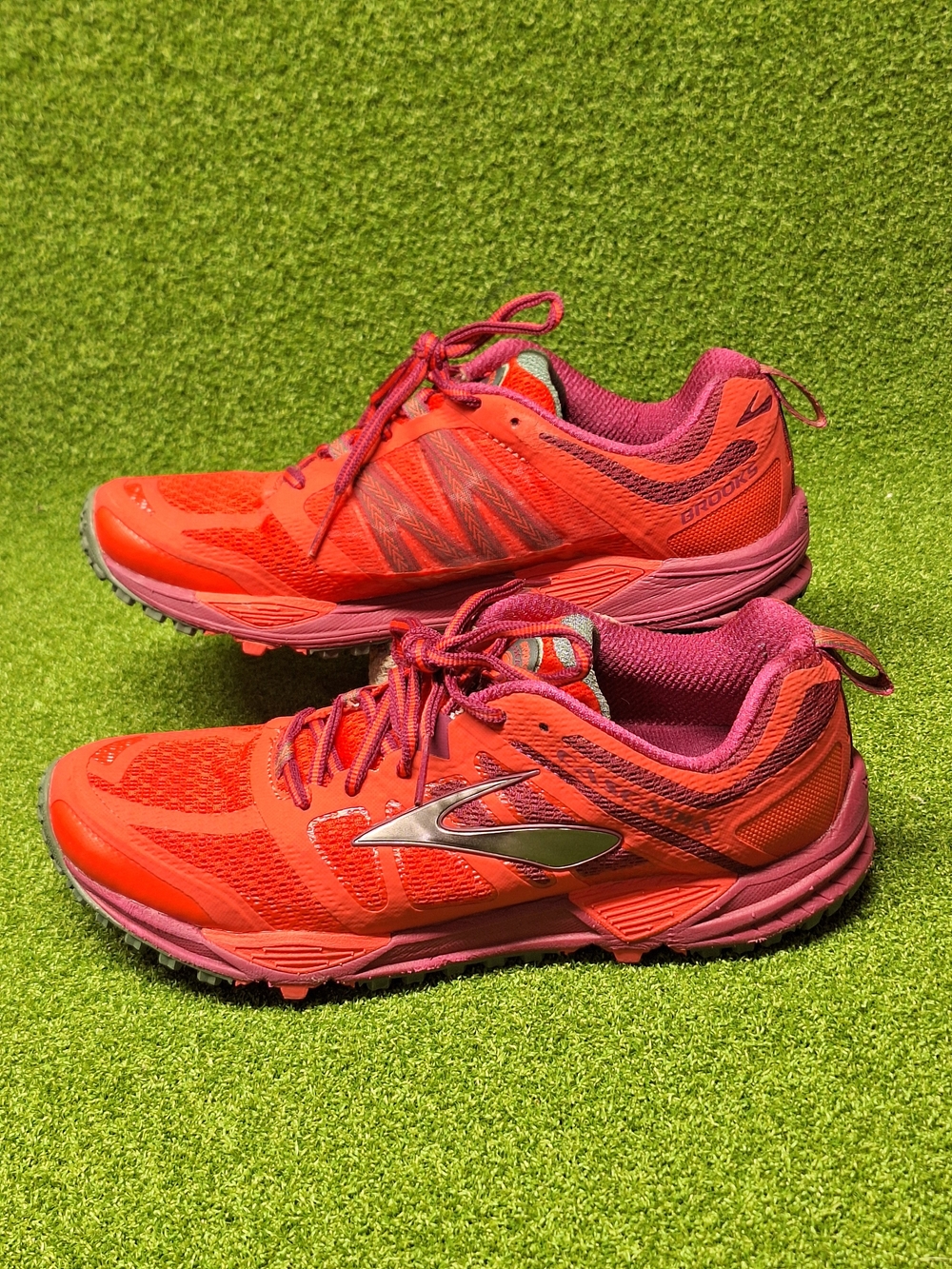 Brooks Cascadia 11 Women's Size 10.5 B (Medium) Trail Running Shoes Teaberry